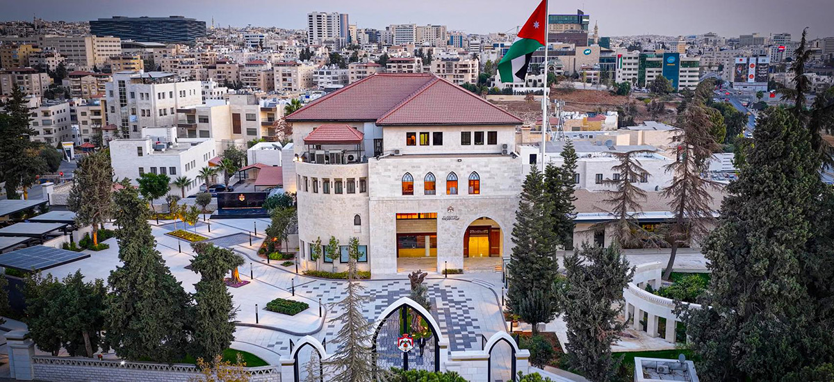 صورة حول : تعطيل الدوائر الرسمية يوم 30 نيسان احتفالاً بيوم العمّال العالمي تعطيل الدوائر الرسمية يوم 30 نيسان احتفالاً بيوم العمّال العالمي