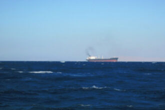 إيران تهدد بتوسيع الحصار البحري ليشمل البحر الأحمر رداً على الإجراءات الأميركية