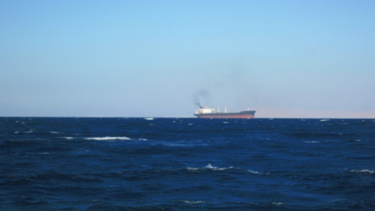 إيران تهدد بتوسيع الحصار البحري ليشمل البحر الأحمر رداً على الإجراءات الأميركية