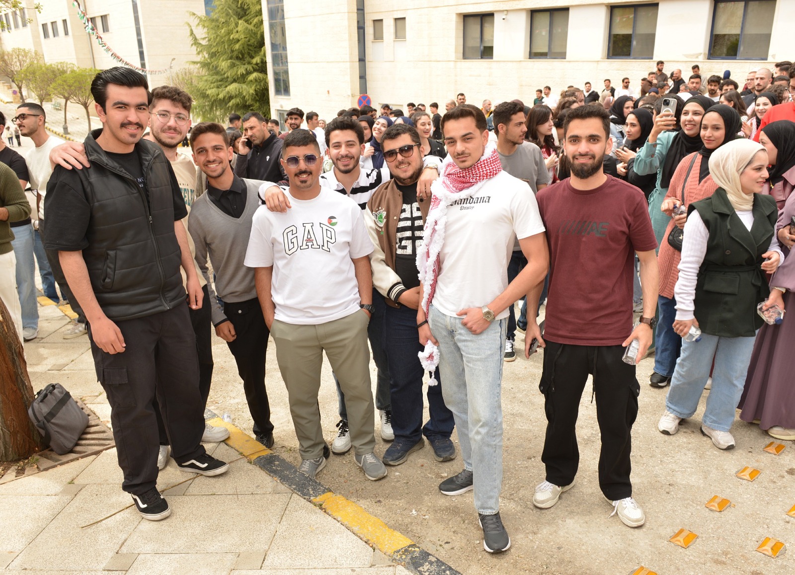 جامعة البترا تحتفل بيوم العلم الأردني