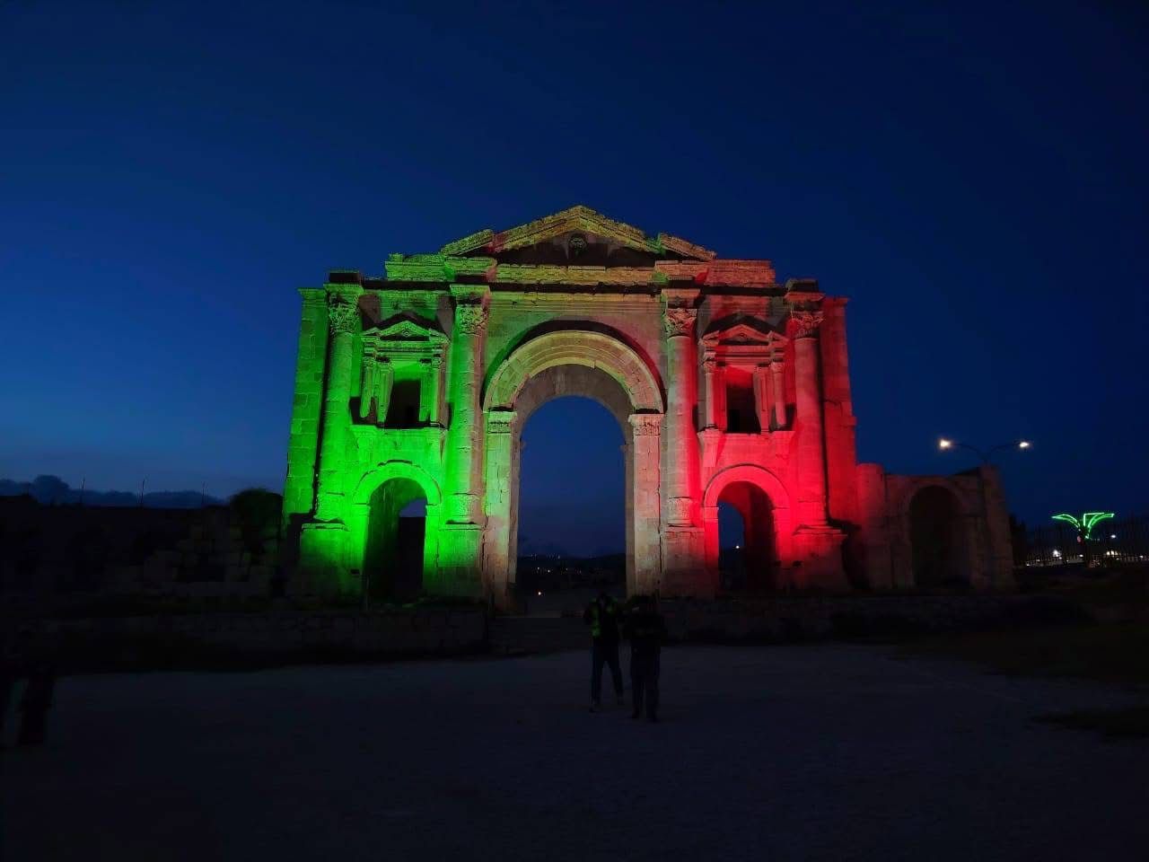 صورة حول : إضاءة مواقع أثرية بألوان العلم احتفالاً بيوم العلم إضاءة مواقع أثرية بألوان العلم احتفالاً بيوم العلم