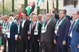 التربية والتعليم تحتفل بيوم العلم الأردني في ساحتها الرئيسة