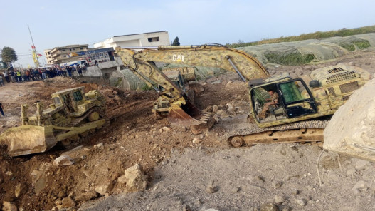 الجيش اللبناني يعمل على إعادة فتح جسر القاسمية بعد استهدافه