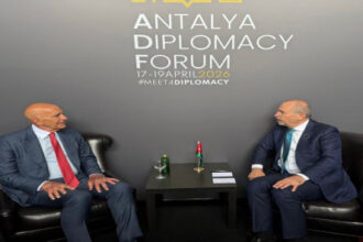 الصفدي يلتقي المبعوث الأميركي إلى سوريا ووزير خارجية بوليفيا في أنطاليا