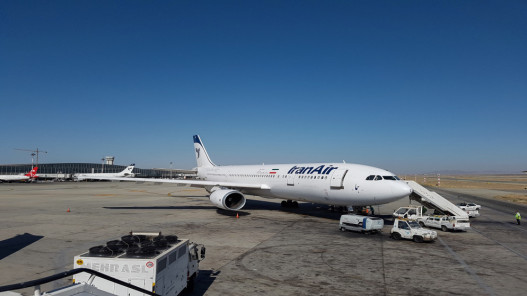 إيران تعيد فتح مجالها الجوي جزئياً أمام الرحلات الدولية