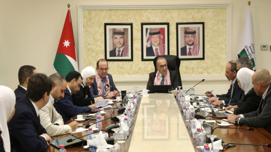 اجتماع حكومي لتطوير أنظمة الدفع الإلكتروني والبنية التحتية الرقمية وتعزيز التحول الرقمي في وزارة الأشغال