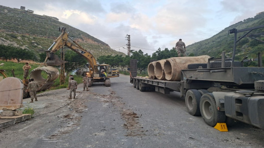 الجيش اللبناني يفتح الطرق ويعزز الأمن بعد وقف إطلاق النار المؤقت