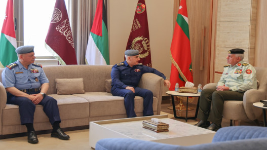 الحنيطي ووفد عراقي يبحثان تطوير الشراكة العسكرية بين البلدين