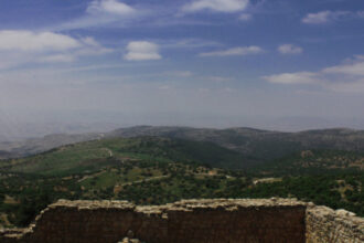 انخفاض طفيف على الحرارة الاثنين وتحذيرات من الضباب والغبار