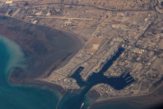 إطلاق نار يستهدف ثلاث سفن حاويات في مضيق هرمز دون إصابات