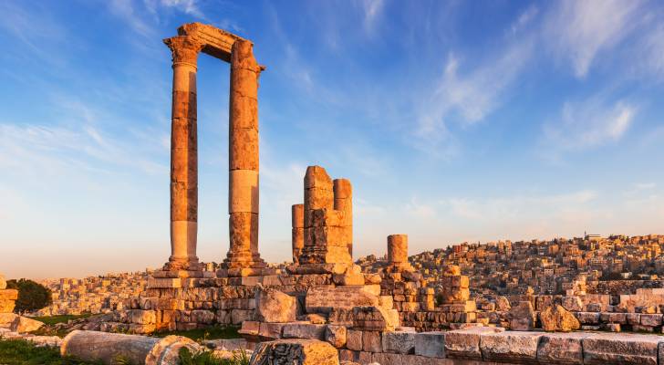 طقس دافئ اليوم وأمطار متفرقة.. وانخفاض ملموس على الحرارة الاثنين