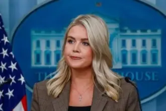 ليفِيت في إجازة أمومة والبيت الأبيض دون متحدث رسمي مؤقتاً