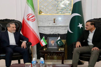 إيران وأميركا تتبادلان الرسائل في إسلام أباد وسط تحركات وساطة باكستانية ومباحثات غير مباشرة