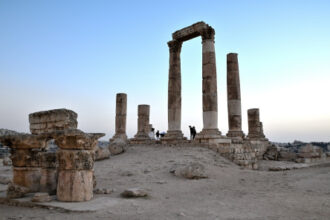 أجواء دافئة الأحد وانخفاض ملموس على الحرارة الاثنين