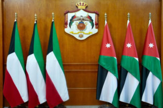 الصفدي يلتقي نظيره الكويتي في مقر الوزارة