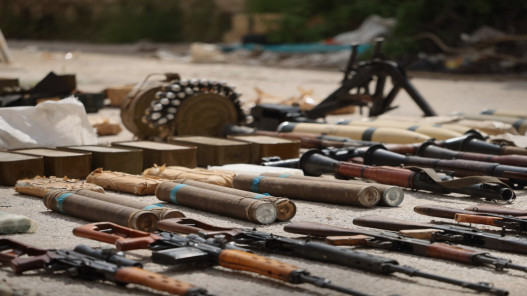 الأمن السوري يفكك خلية إرهابية ويضبط أسلحة في ريف حمص