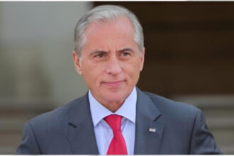 رئيس الوزراء يهنئ علي الزيدي بتكليفه رئاسة الحكومة العراقية