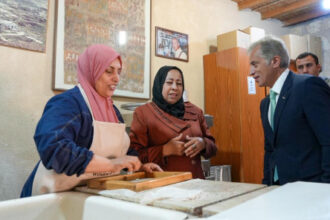 رئيس الوزراء يتفقد مواقع في وادي السير ويصدر توجيهات خدمية وتنموية