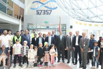 السفير العضايلة يزور مستشفى سرطان الأطفال 57357 في القاهرة