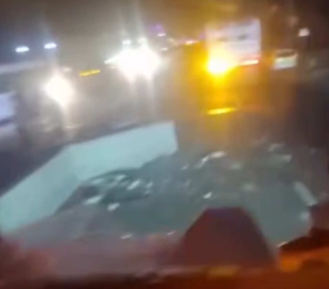 وفاة ضابط جمارك وإصابة أخرين بتصادم ٣ مركبات على طريق العقبة الخلفي