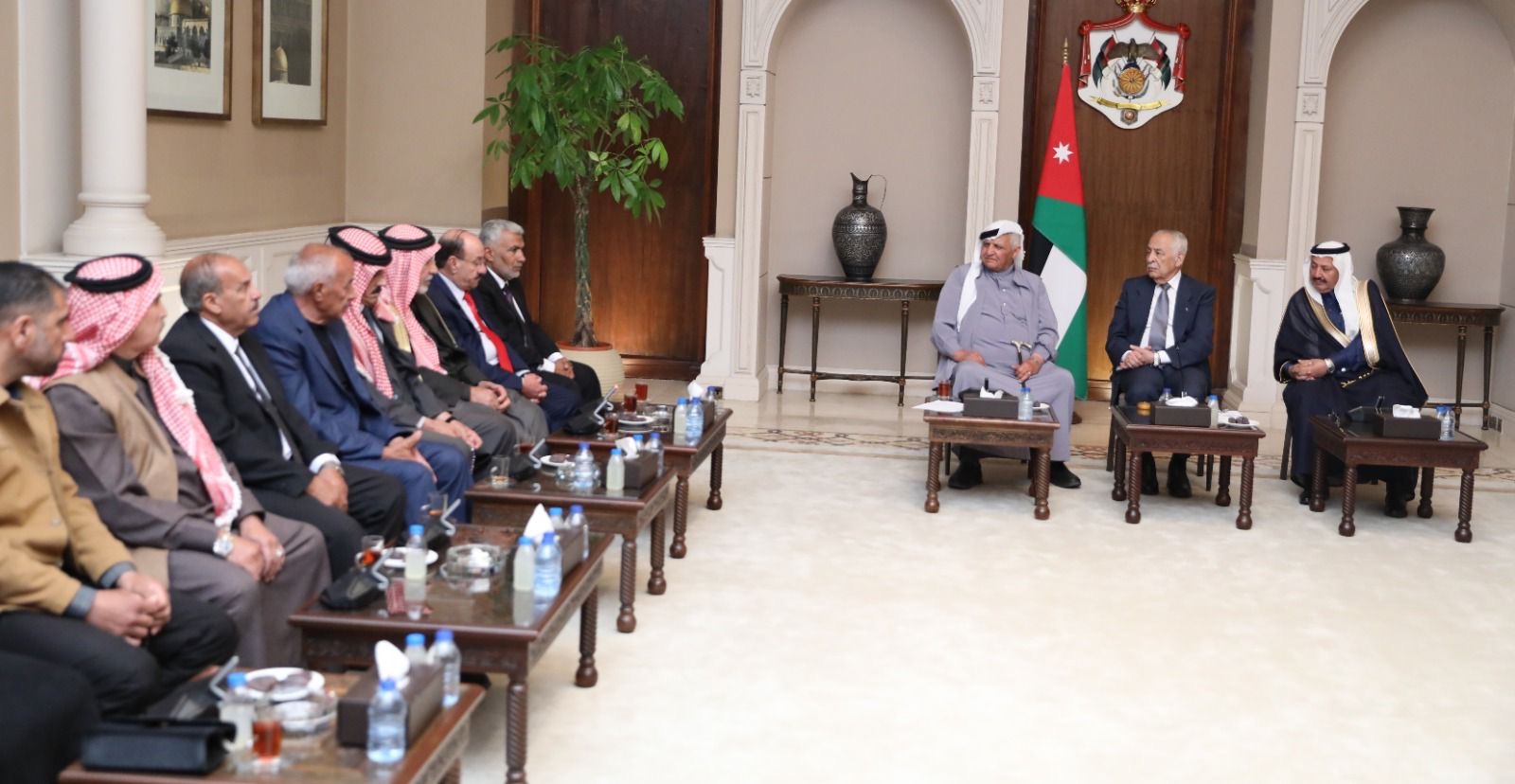 رئيس الديوان الملكي يلتقي وفدا من تجمع أبناء محافظة الكرك