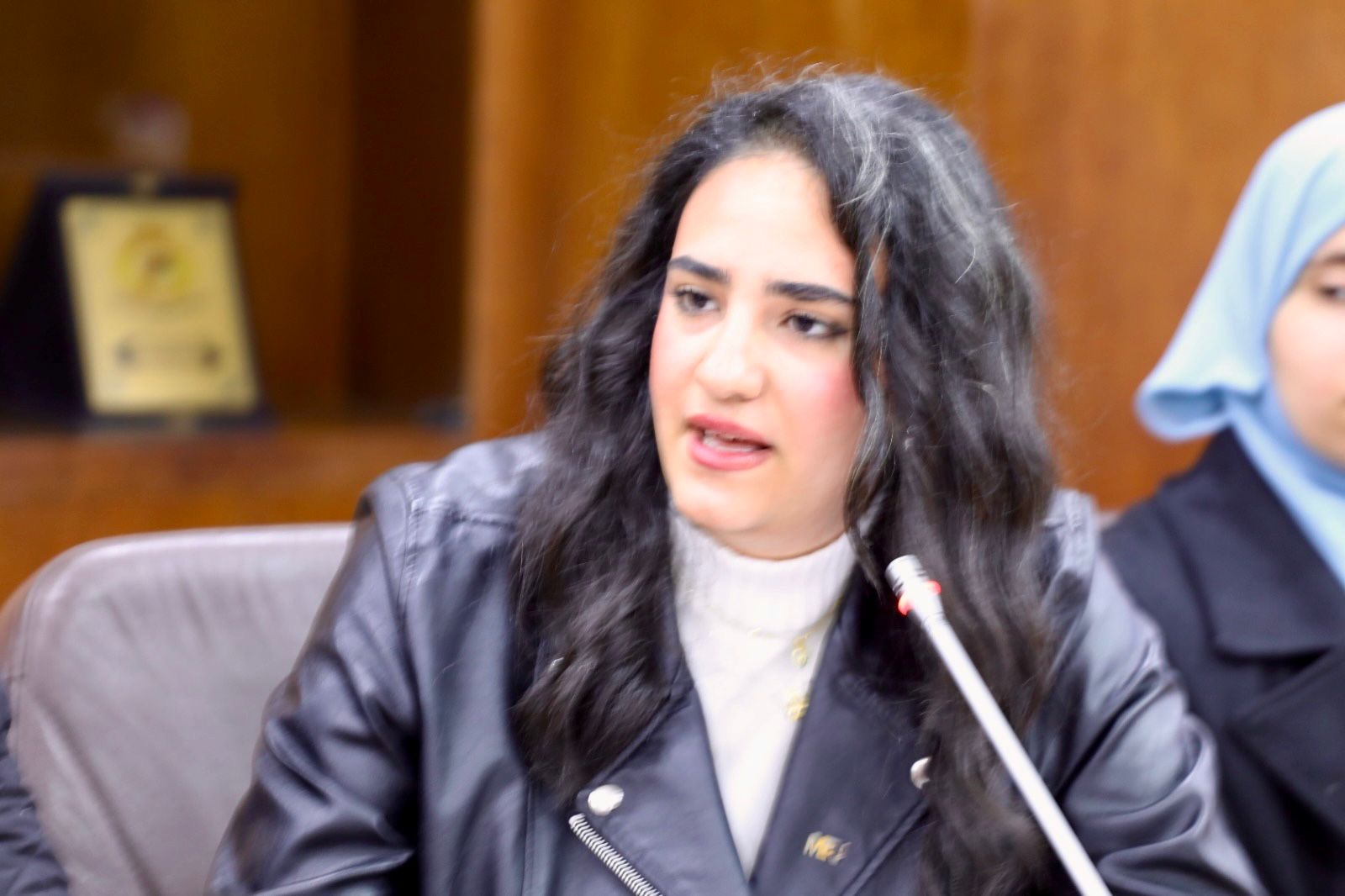 العودات يلتقي البرلمان الطلابي في جامعة الشرق الأوسط