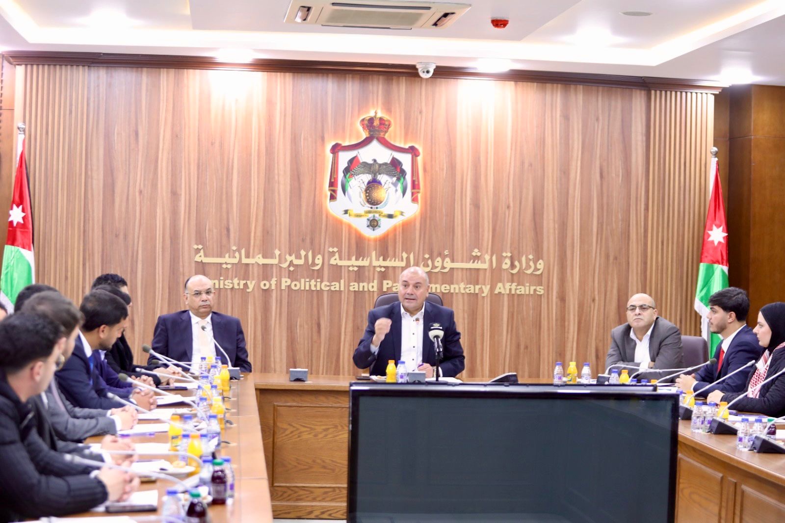 العودات يلتقي البرلمان الطلابي في جامعة الشرق الأوسط