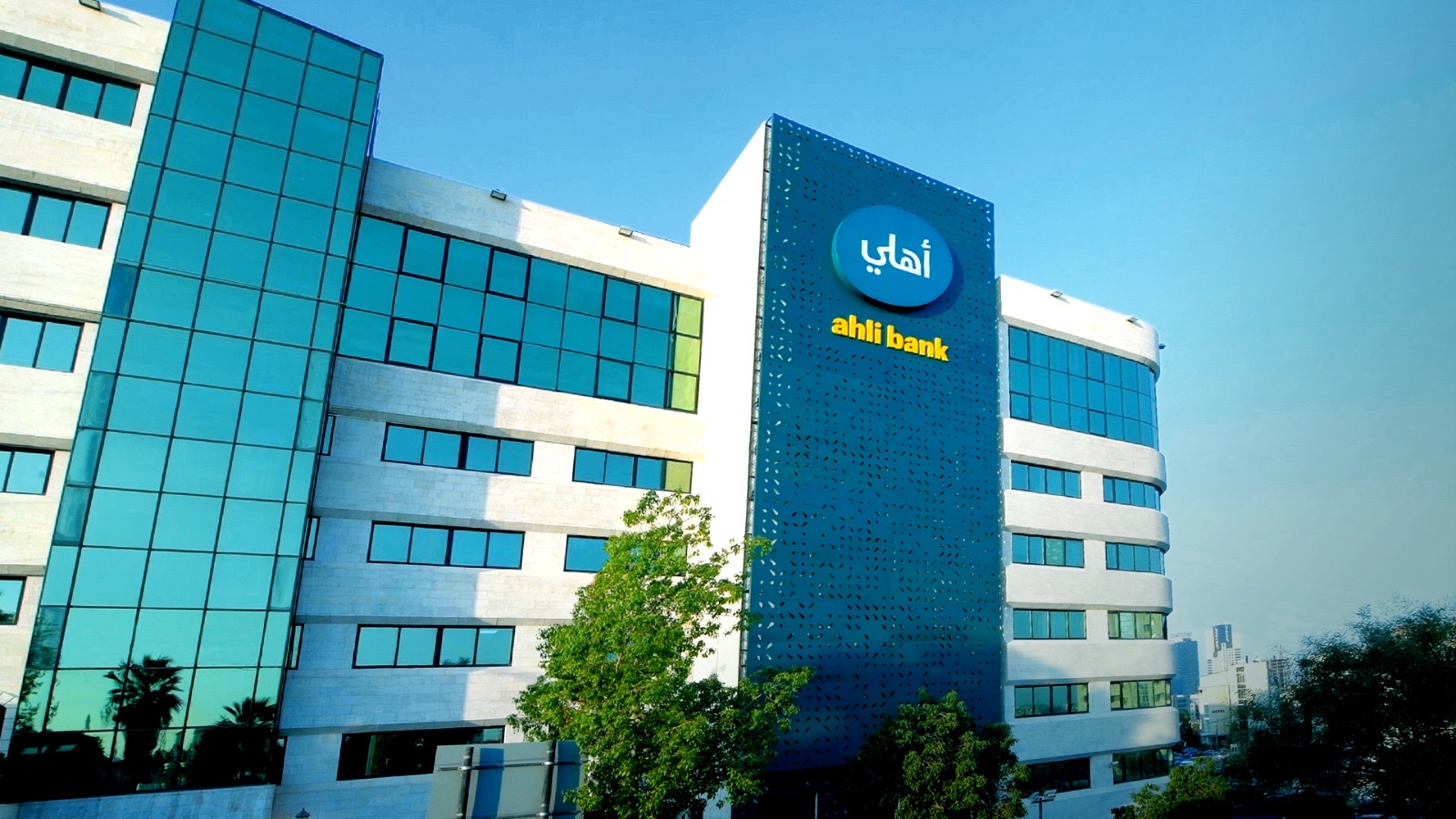 بعد مسيرة مهنية متميزة.. "الأهلي" يودّع رئيسه التنفيذي د. أحمد الحسين ويعلن تعيين "أبو عيدة" لقيادة المرحلة المقبلة