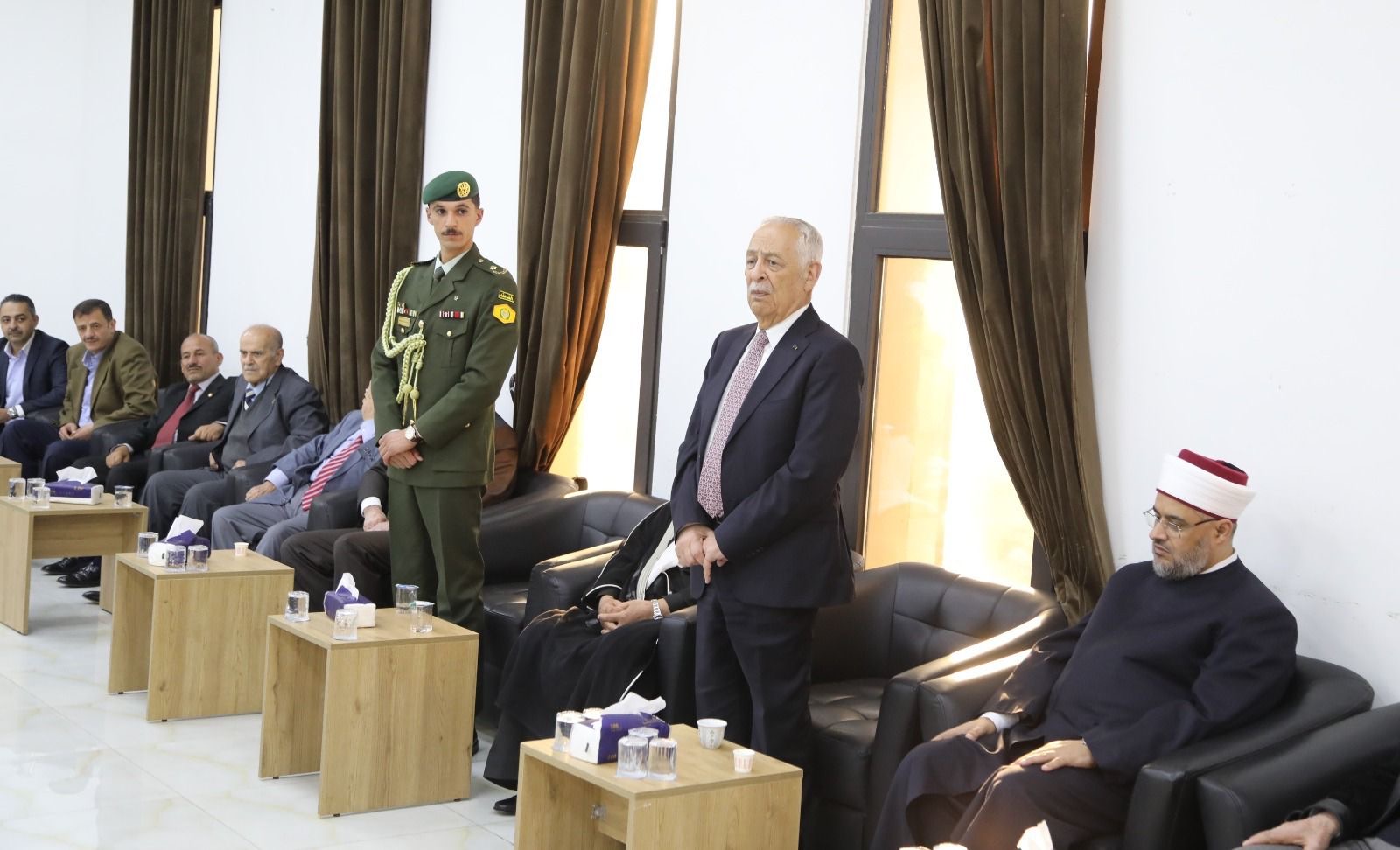 العيسوي ينقل تعازي الملك وولي العهد إلى عشائر الخلايلة والسواعير وزنون والطيب والحنيطي