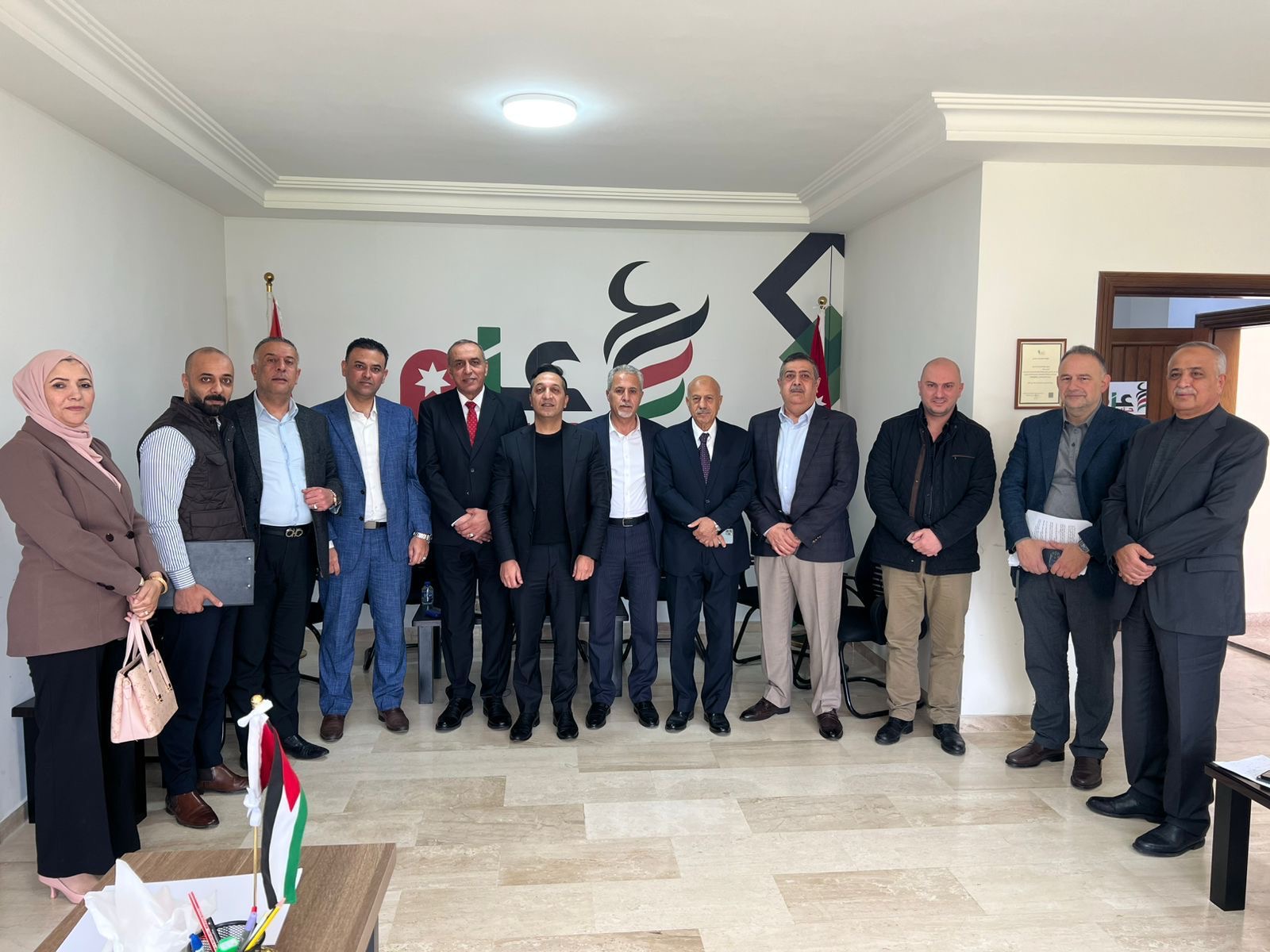 صورة حول : حزب عزم يبدأ مناقشة مشروع قانون الملكية العقارية . حزب عزم يبدأ مناقشة مشروع قانون الملكية العقارية .