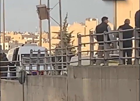 شهود عيان لـ"صراحة": الاشتباه بحقيبة قرب دوار الداخلية والأجهزة الأمنية تتحرك (صور)