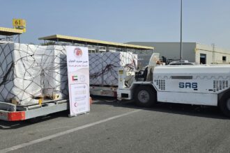 بدعم من وكالة الإمارات للمساعدات الدولية .. بتوجيهات من حاكم عجمان انطلاق طائرة إغاثة لغزة تحمل 3300 طرد غذائي
