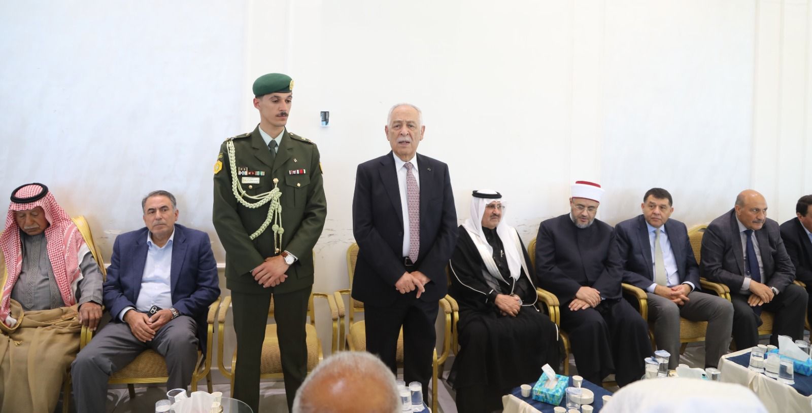 العيسوي ينقل تعازي الملك وولي العهد إلى عشائر الخلايلة والسواعير وزنون والطيب والحنيطي