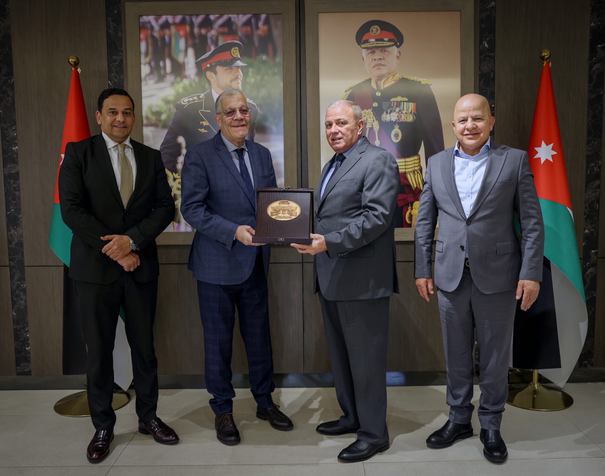 عطية يلتقي السفير الجزائري لإنتهاء مهامه في الأردن