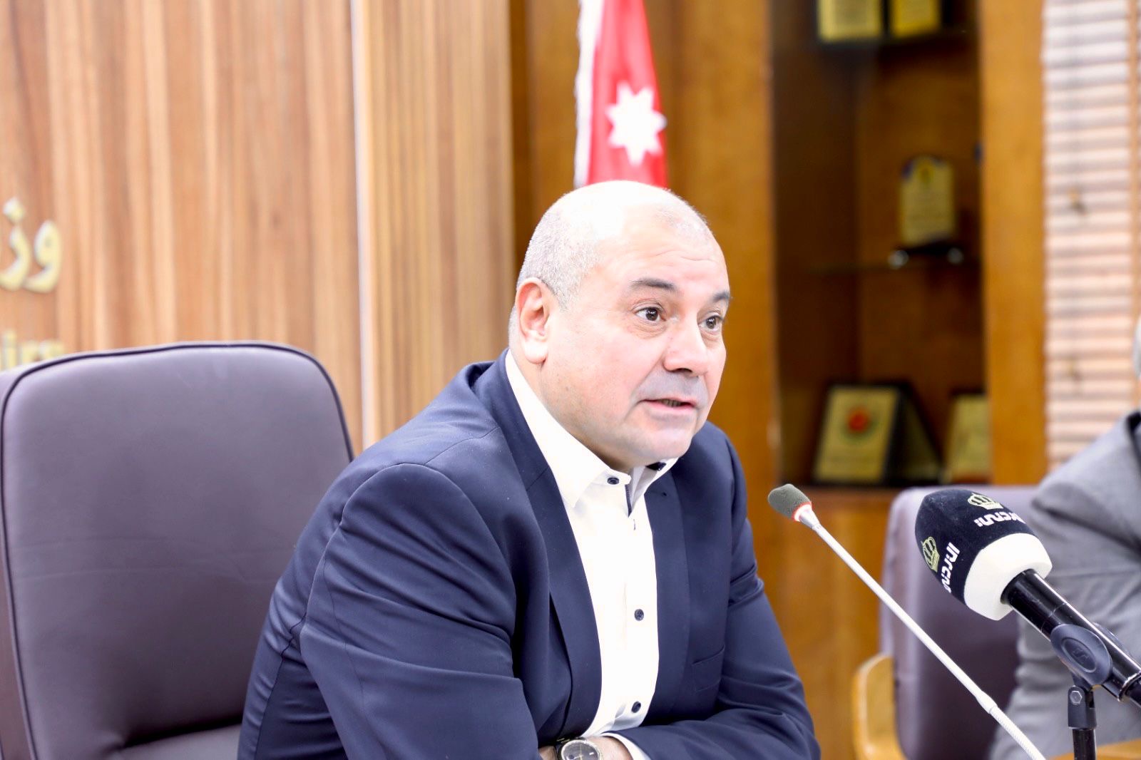 العودات يلتقي البرلمان الطلابي في جامعة الشرق الأوسط