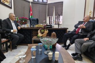 أيمن سماوي يزور نقابة الفنانين مهنئاً بمجلسها الجديد