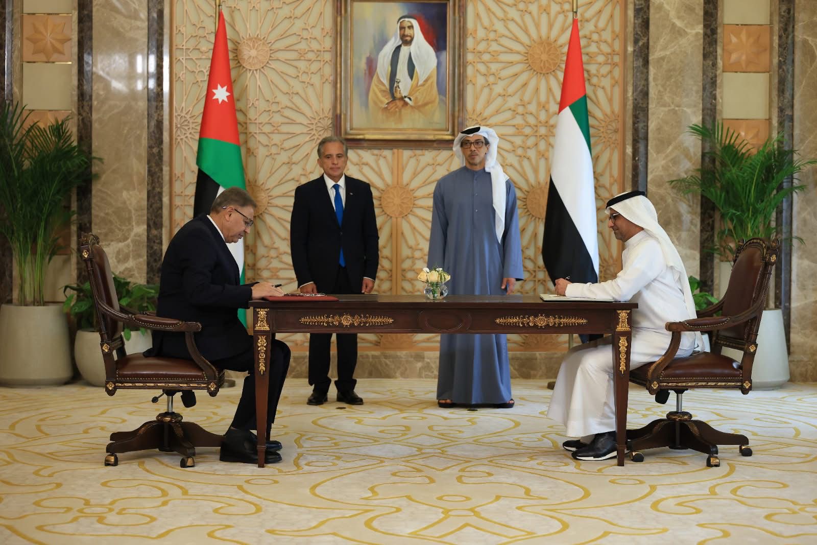 صورة حول : م. أبو هديب : مشروع سكة حديد ميناء العقبة يعزز كفاءة التصدير ويخفض كلف النقل ويدعم تنافسية القطاع التعديني م. أبو هديب : مشروع سكة حديد ميناء العقبة يعزز كفاءة التصدير ويخفض كلف النقل ويدعم تنافسية القطاع التعديني