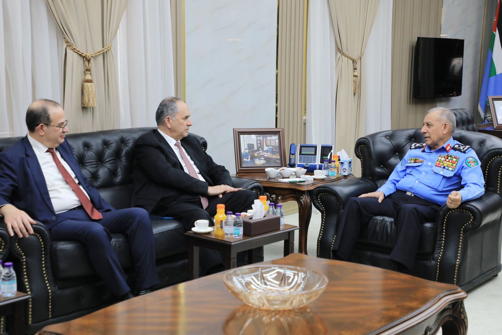 وزيري العدل والاقتصاد الرقمي ومدير الامن العام يترأسون اجتماعاً مشتركاً لبحث تسريع مشاريع التحول الرقمي المشتركة