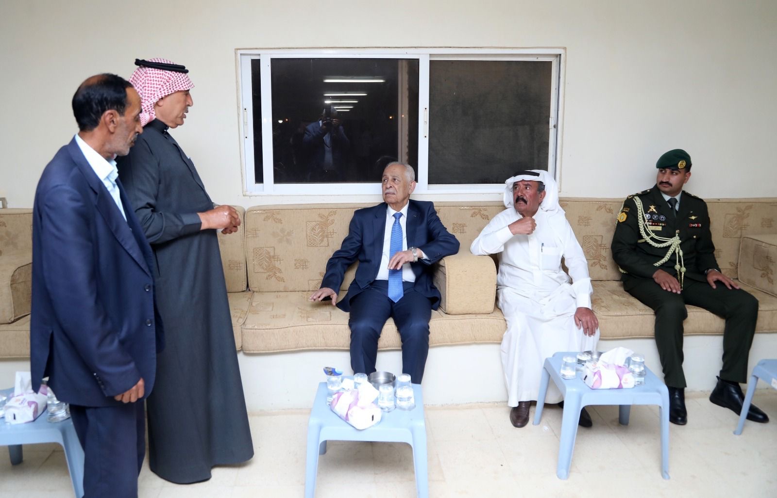 مندوبا عن الملك وولي العهد... العيسوي يعزي عشائر المخادمة وبني فواز والسلايطة والفايز والزبن