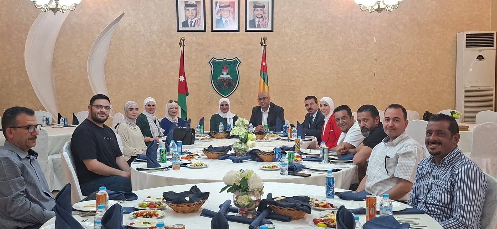صورة حول : "تنمية وخدمة المجتمع" في الجامعة الأردنية يكرم السيدة ليلى البنا بمناسبة تقاعدها "تنمية وخدمة المجتمع" في الجامعة الأردنية يكرم السيدة ليلى البنا بمناسبة تقاعدها