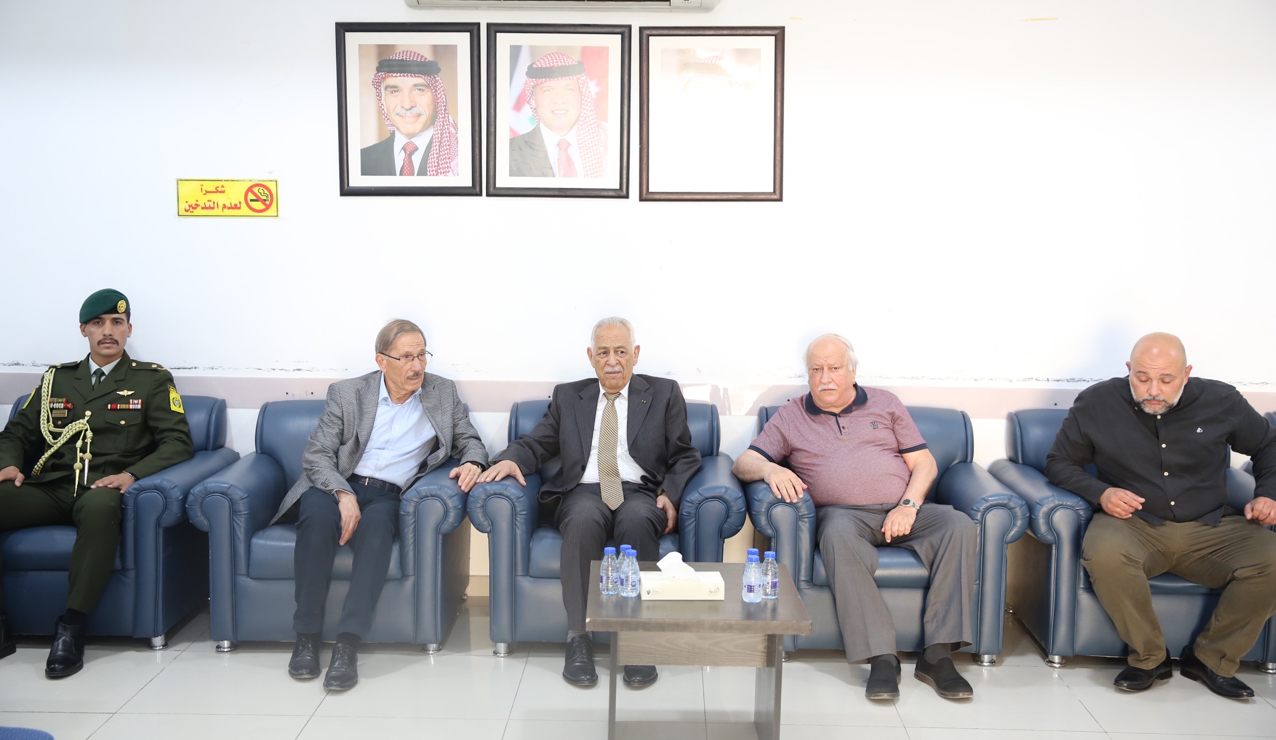 مندوبا عن الملك وولي العهد.. العيسوي يعزي أيوب والعربيات وباتر وكنعان ولوكاشة