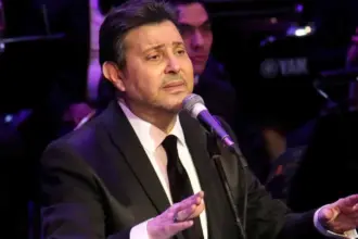 بين الغياب والحضور المُتأخر.. نجوم أثاروا الجدل في وداع هاني شاكر (فيديو)