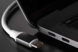 أوروبا تتجه لتوحيد الشحن.. إلزام "اللابتوبات" الجديدة بمنفذ USB-C