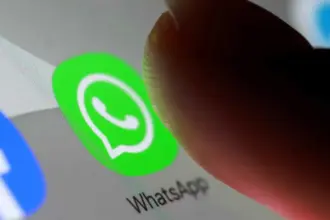 مصر.. رسائل صادمة على واتساب تطيح بمعلم في مدرسة للبنات