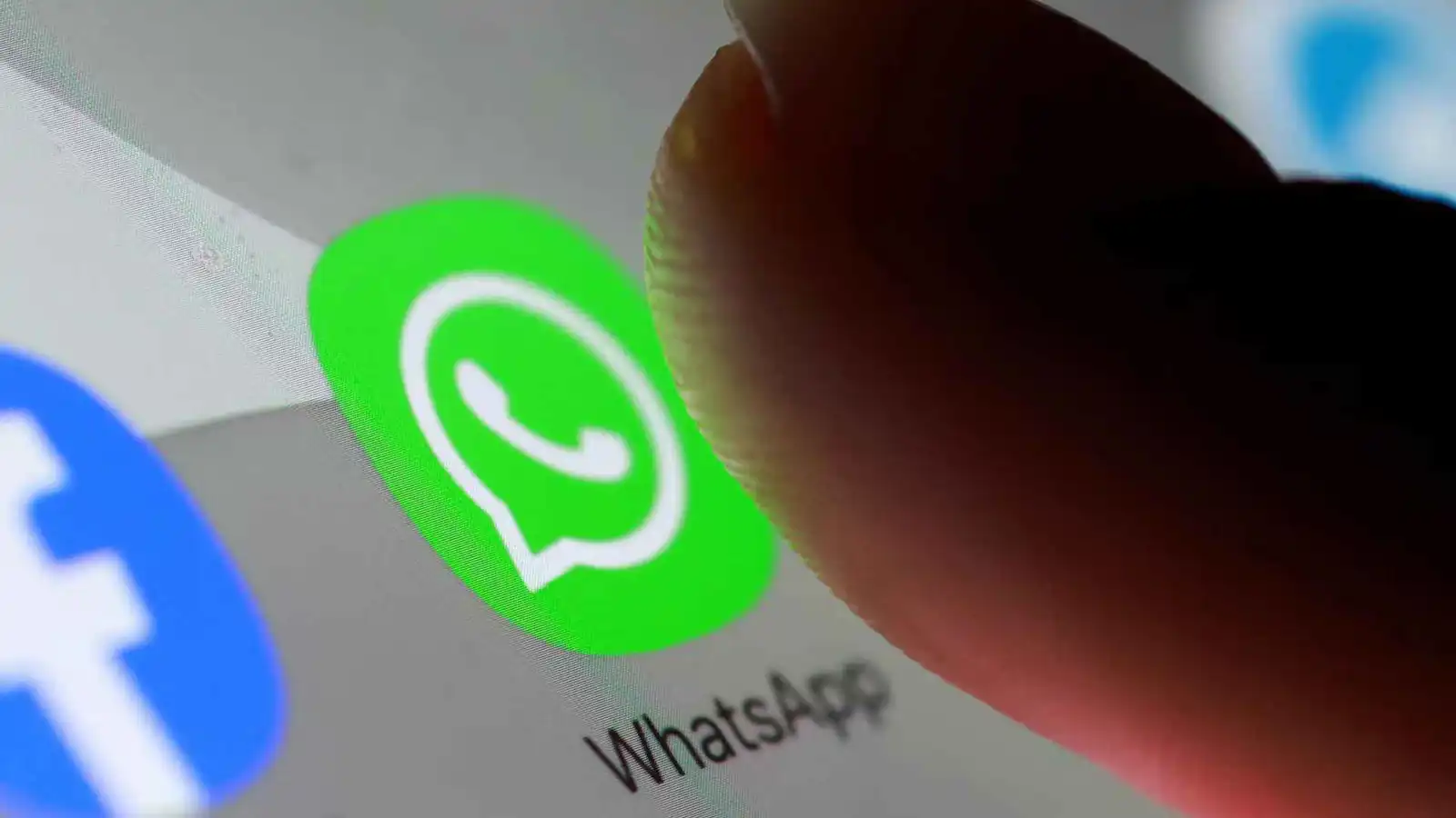 صورة حول : مصر.. رسائل صادمة على واتساب تطيح بمعلم في مدرسة للبنات مصر.. رسائل صادمة على واتساب تطيح بمعلم في مدرسة للبنات