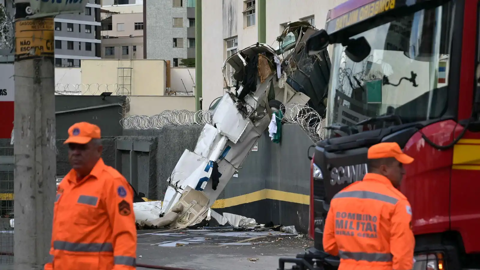 مصرع شخصين إثر حادث تحطم مروع لطائرة في البرازيل (فيديو)