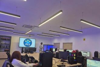 عمان الاهلية تعقد ورشة عمل لطلبة الدراسات العليا بأساسيات برمجية SmartPLS