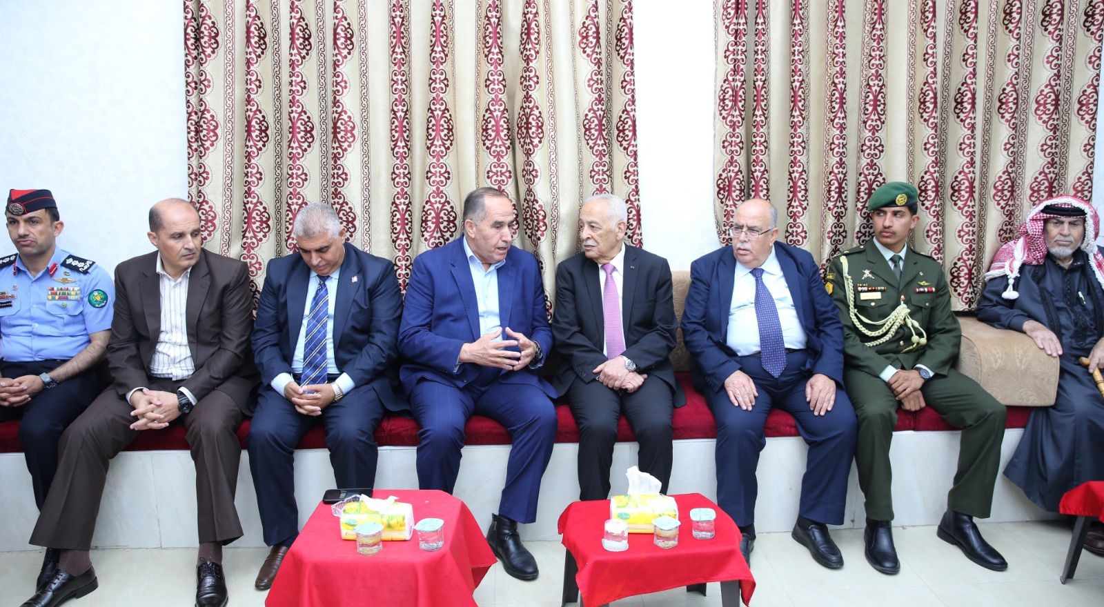 مندوبا عن الملك وولي العهد... العيسوي يعزي الزعبي