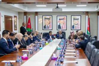 "الصحة النيابية" تبحث عدم صرف الأدوية لموظفي اليرموك
