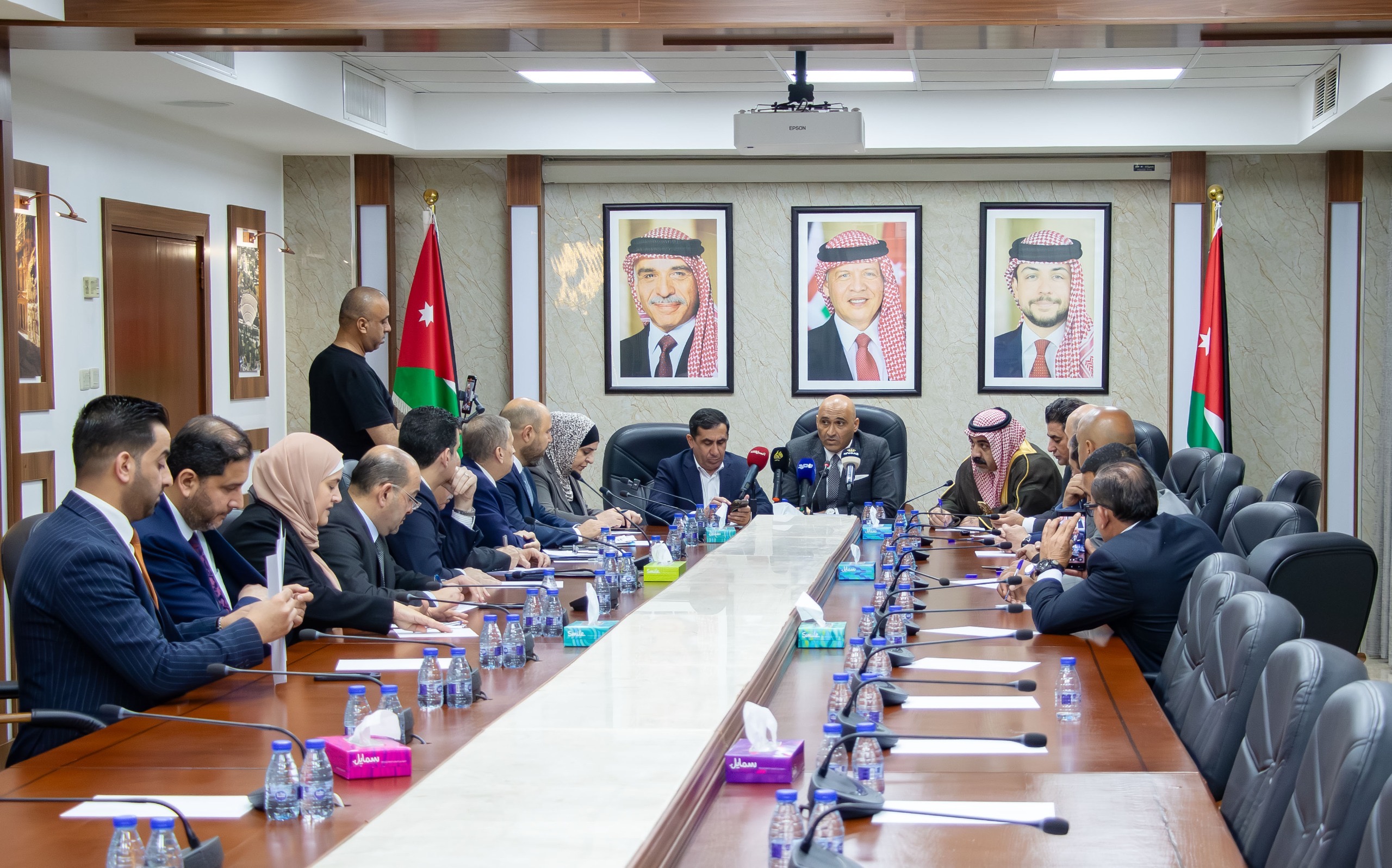 صورة حول : "الصحة النيابية" تبحث عدم صرف الأدوية لموظفي اليرموك "الصحة النيابية" تبحث عدم صرف الأدوية لموظفي اليرموك